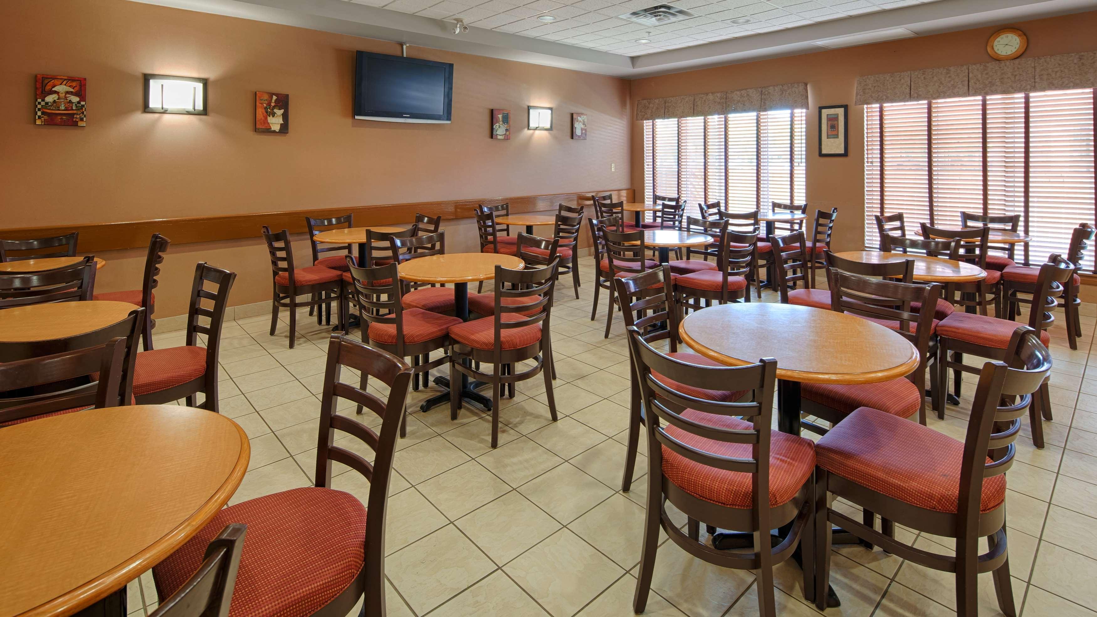 Best Western Plus Pembina Inn & Suites Winnipeg Exterior foto