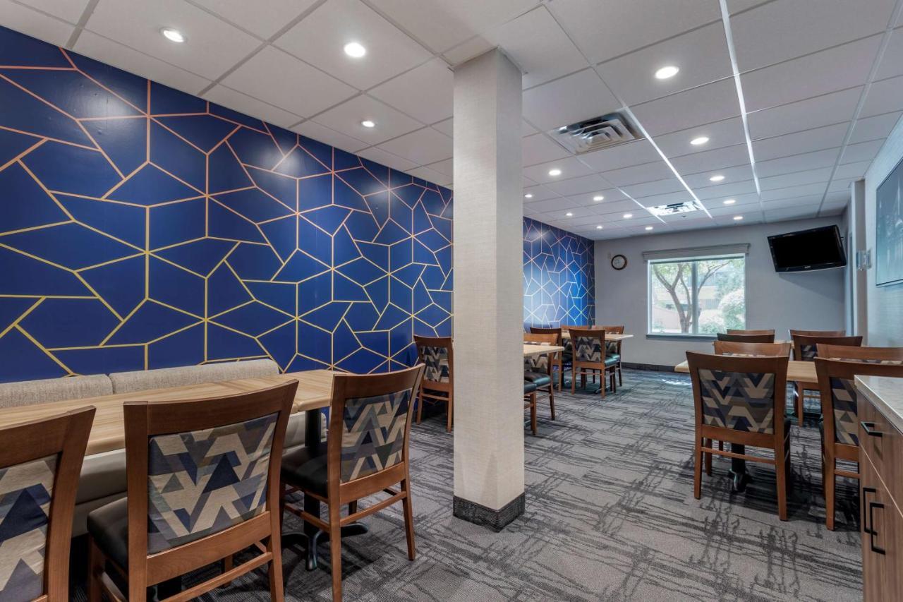Best Western Plus Pembina Inn & Suites Winnipeg Exterior foto