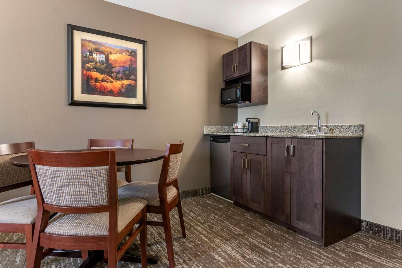 Best Western Plus Pembina Inn & Suites Winnipeg Exterior foto